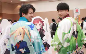 飯坂温泉で開かれた「温泉むすめサミット」には全国からファンが訪れた(10日、福島市) 飯坂温泉で開かれた「温泉むすめサミット」には全国からファンが訪れた(10日、福島市)