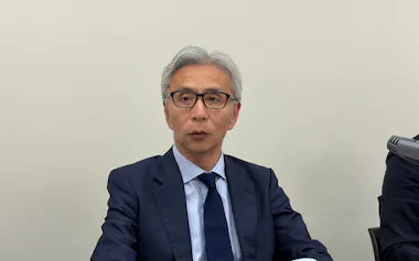 記者会見する資産運用業協会の菱田会長(18日、東京都中央区)