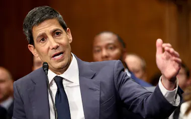 ウォーシュ氏はFRBの信認を高めるための「体制転換」を掲げて議長に就任する=ロイター