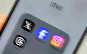 思春期のSNSなどの不適切なインターネット利用は孤独感の増強につながる 思春期のSNSなどの不適切なインターネット利用は孤独感の増強につながる