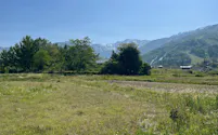 アルピコHDが白馬村で建てる予定の商業施設の敷地(17日、白馬村)