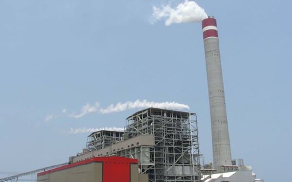 石炭火力発電への風当たりは強い（インドネシアの石炭火力発電所）