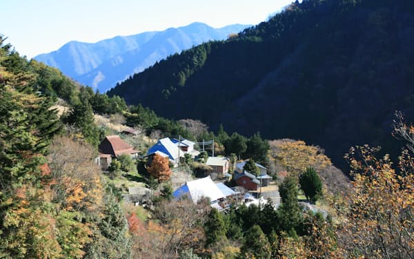 山に囲まれた「高所集落」の山梨県早川町・夏秋集落。訪問したものの聞き書きはまだできていない