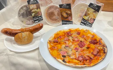 JR長野駅の店舗で販売を始めた新メニュー(20日、長野市)