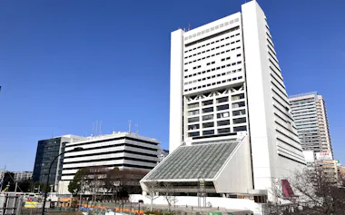 白紙になった計画では中野サンプラザと隣の旧区役所を一体で再開発する予定だった(東京都中野区)