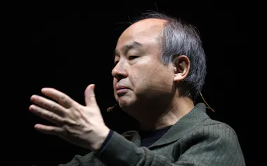 「NVIDIA AI Summit Japan」で対談するソフトバンクグループの孫正義会長兼社長(13日午前、東京都港区)