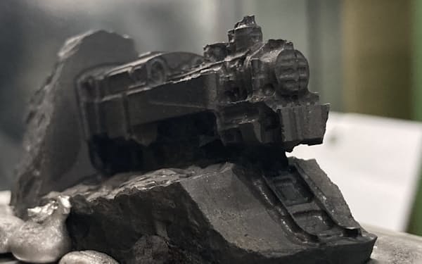 隕石を削り出して製造した機関車