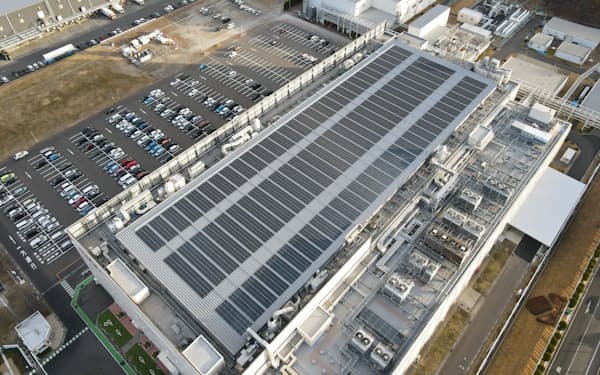 村田製作所は仙台市の工場など国内４工場で、太陽光パネルと蓄電池、制御技術を一体化したシステムを導入した