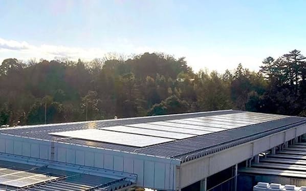 IIJが松江データセンターパークの管理棟の屋上に設置した太陽光パネル