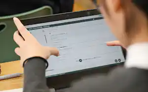2026年度全国学力・学習状況調査(全国学力テスト)でオンライン方式で行われた生徒質問調査の端末画面(20日、都内の中学校) 2026年度全国学力・学習状況調査(全国学力テスト)でオンライン方式で行われた生徒質問調査の端末画面(20日、都内の中学校)