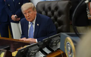 トランプ大統領はAIの安全対策を強化することには慎重な姿勢を示している=AP
