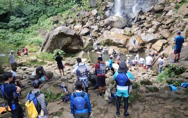 「ピナイサーラの滝」があるヒナイ川流域は、１日の入域が200人に制限される（沖縄県・西表島）