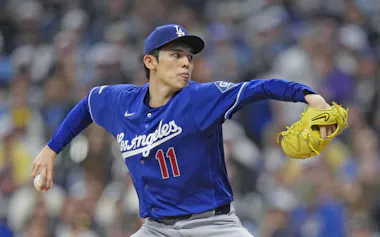 ブルワーズ戦に先発し、5回を投げ4安打3失点で3勝目を挙げたドジャース・佐々木(23日、ミルウォーキー)=共同