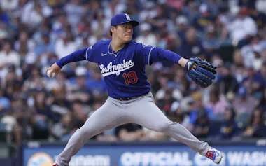 ブルワーズ戦に先発し、7回を7安打1失点で4勝目を挙げたドジャース・山本(24日、ミルウォーキー)=共同