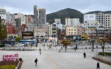 釜山駅前の広場