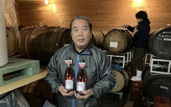 地元産ブドウにこだわったワイン造りを続ける兎田ワイナリーの深田社長（埼玉県秩父市）