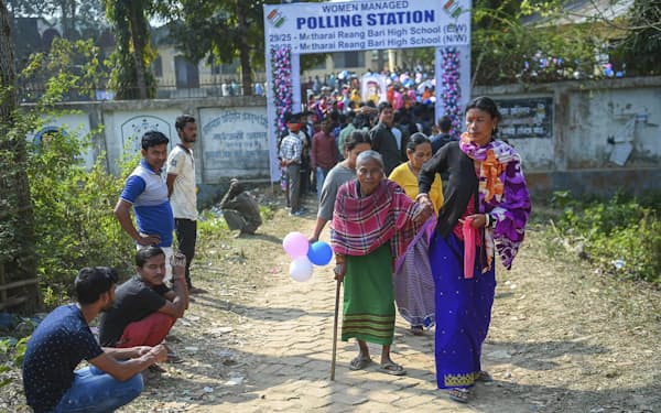 インド北東部トリプラ州議会選では先住民族が同州からの分割・独立を提唱した（2月、アガルタラ郊外）＝ＡＰ