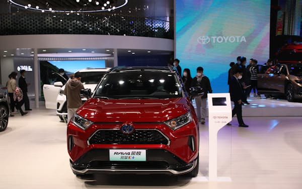 トヨタの２月中国販売は微増だったが、中国全体の新車需要は落ち込んでいる（広東省広州市の展示）