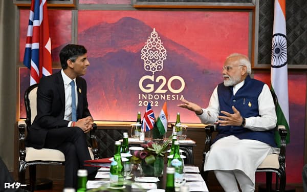 国際社会でのインドの存在感は高まっている。(2022年11月、バリ島のG20首脳会合でスナク英首相(左)と会談するモディ首相)=ロイター