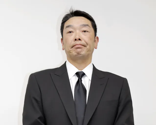 プロ野球:巨人・阿部慎之助監督が辞任 娘への暴行容疑で逮捕に「深く謝罪」 - 日本経済新聞