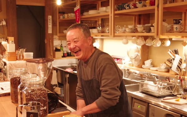 「長尾と珈琲」は築130年の蔵をカフェに改装して開業した（福井県池田町）
