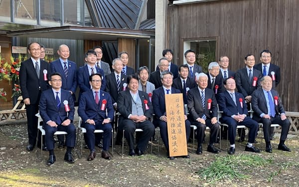 日本木造建築海外推進協議会は会員を増やして海外に進出しやすい環境づくりを目指す（8日、東京都内での設立式典）