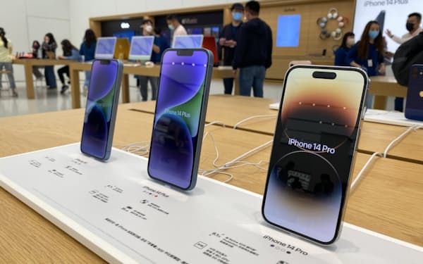 スマホ最大市場の中国の景気動向にiPhoneの売れ行きは左右される（22年10月、台北市）