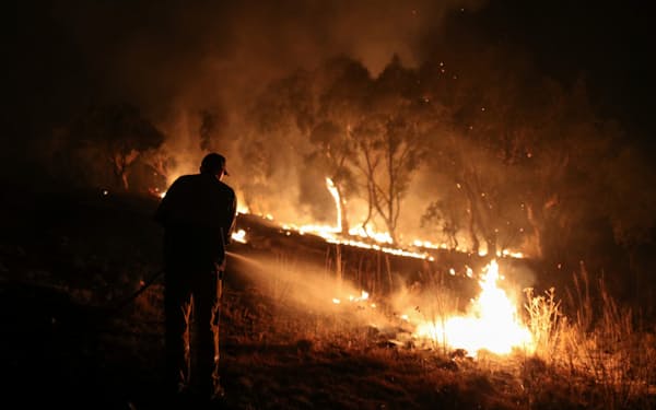 気候変動の影響で山火事の増加が懸念される（2020年2月、オーストラリア）＝ロイター