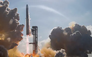 スペースXの上場時の時価総額は2兆ドル規模とみられている=ロイター