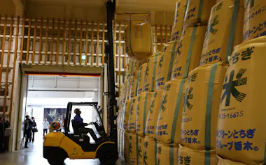 集荷業者から卸売業者へのコメの荷動きが滞っている