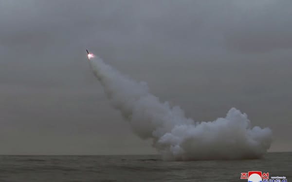 北朝鮮は12日未明「潜水艦からの巡航ミサイル発射訓練」と称してミサイルを発射した＝朝鮮中央通信・ロイター