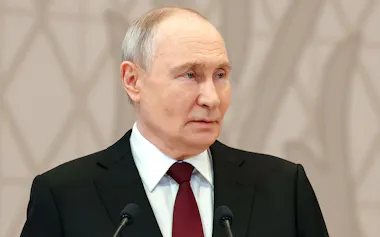 ロシアのプーチン大統領はユーラシア経済同盟の首脳会議後に会見した(29日、カザフスタンの首都アスタナ)=ロイター
