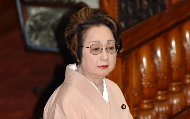 扇千景氏が死去 女性初の参院議長、89歳 - 日本経済新聞