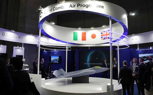 日本が英国、イタリアと共同開発する次期戦闘機を紹介するブースを設けた。計画は「グローバル戦闘航空プログラム(GCAP)」と呼び、2035年の配備を目指す(15日、千葉市)