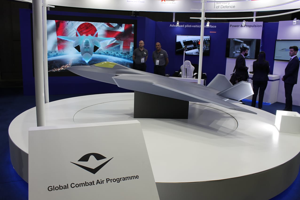 日英伊3カ国で共同開発する次期戦闘機の模型