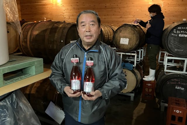 地元産ブドウにこだわったワイン造りを続ける兎田ワイナリーの深田社長（埼玉県秩父市）