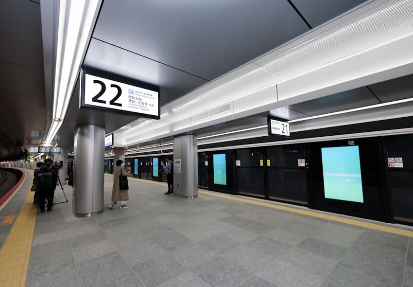 報道陣に公開された「うめきた2期」エリアのJR大阪駅新ホーム（16日午前）