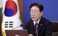 4日、韓国大統領府で開かれた会議で発言する李在明大統領=聯合・共同