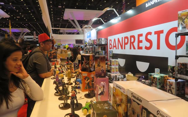 バンダイナムコホールディングスは海外では「バンプレスト」ブランドでキャラクターグッズを手掛ける（２月、ムンバイで開かれた「コミコン」）