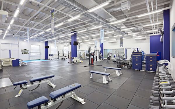 舞洲のトレーニングルームの天井は5メートルと高く、床には分厚いゴムを敷き詰めている＝球団提供