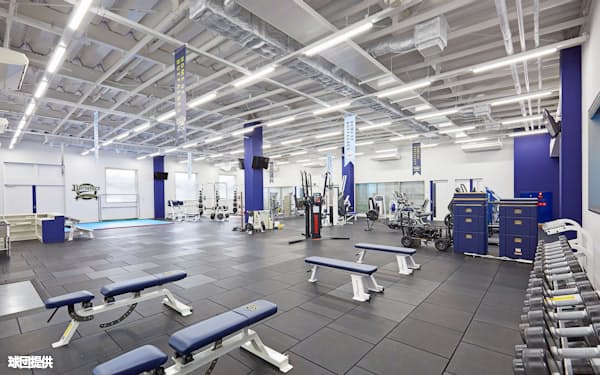 舞洲のトレーニングルームの天井は5メートルと高く、床には分厚いゴムを敷き詰めている=球団提供