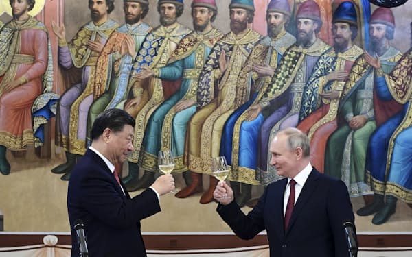 中国の習近平（シー・ジンピン）国家主席とロシアのプーチン大統領は共同声明で「多極化する世界の実現」をうたった＝AP