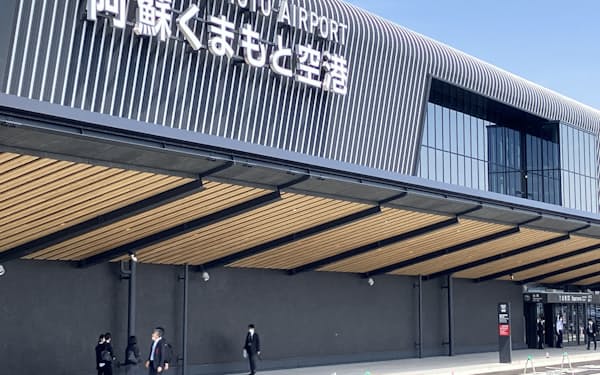 23日に開業した熊本空港の新旅客ターミナルビル（熊本県益城町）