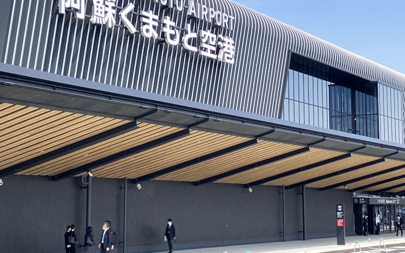 23日に開業した熊本空港の新旅客ターミナルビル(熊本県益城町)