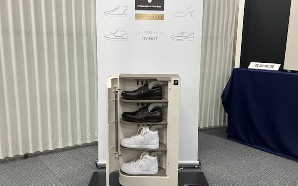 シャープは4月20日から消臭除菌機能付きの靴箱を発売する