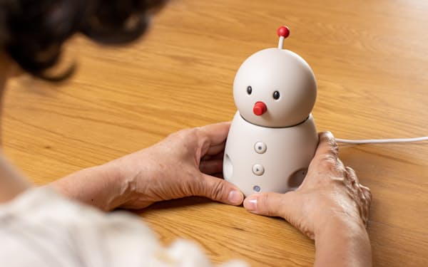 ユカイ工学のロボット「ボッコエモ」を通して会話する