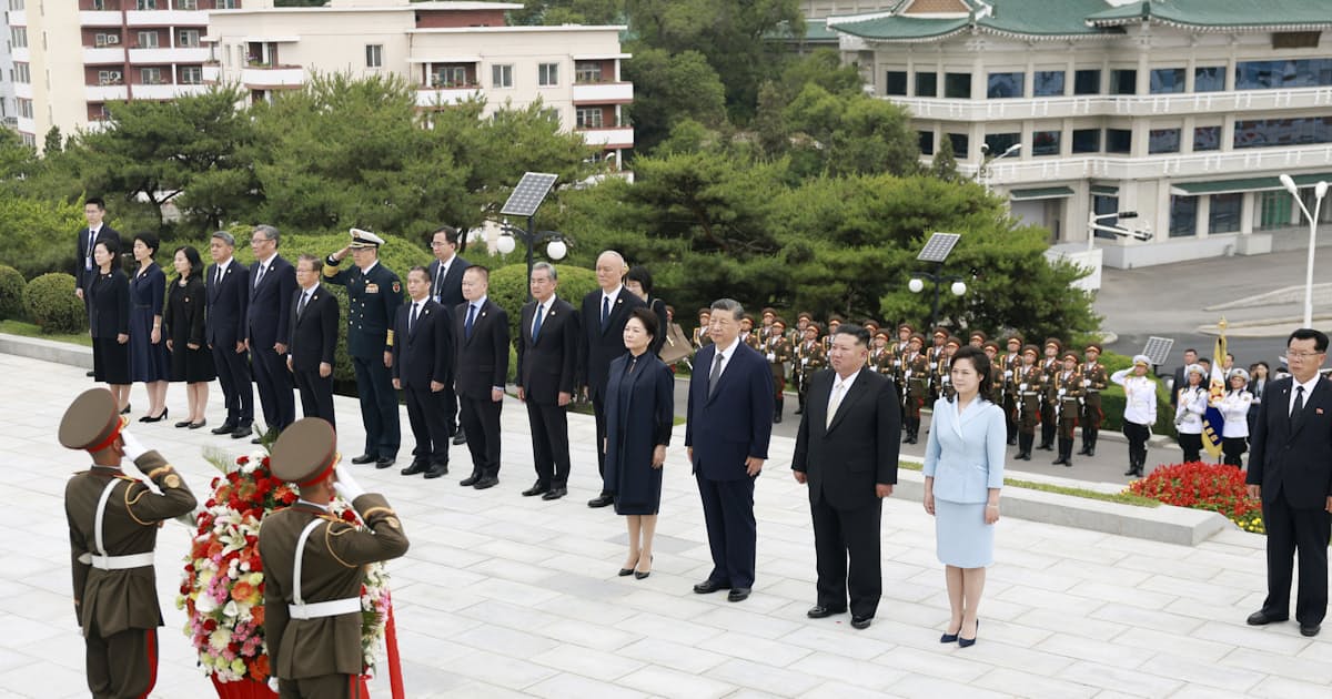 中国と北朝鮮「血盟」強調、軍隊交流拡大へ 非核化は素通り - 日本経済新聞