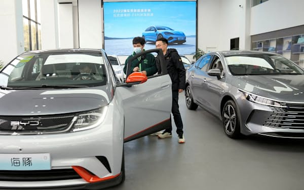 中国では自動車の販売が落ちこんでいる＝ロイター