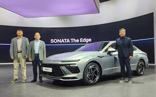 現代自動車は新型「ソナタ」を発表した（30日、ソウル近郊）