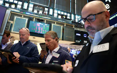 米ニューヨーク証券取引所(NYSE)の立会場。AIを巡る熱狂で株価が急騰するなか、株価にミスプライスが生じているという見方がある=ロイター